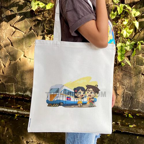 Couple at Train Station Canvas Bag